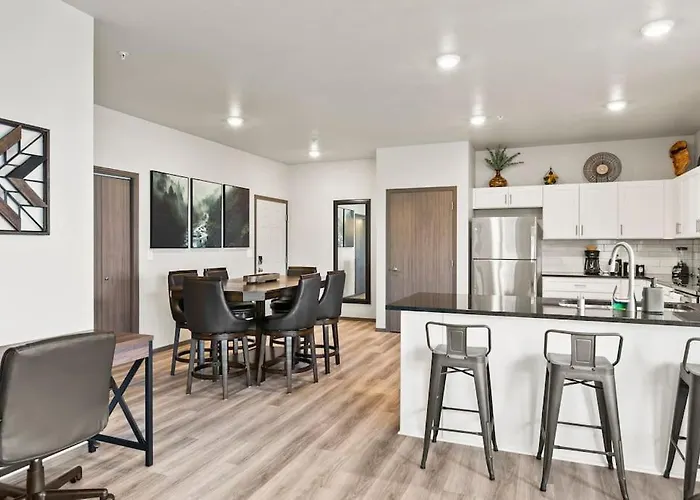 Spacious New 2 Bed 2 Bath Apt By Downtown Spokane