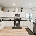 Spacious New 2 Bed 2 Bath Apt By Downtown Spokane