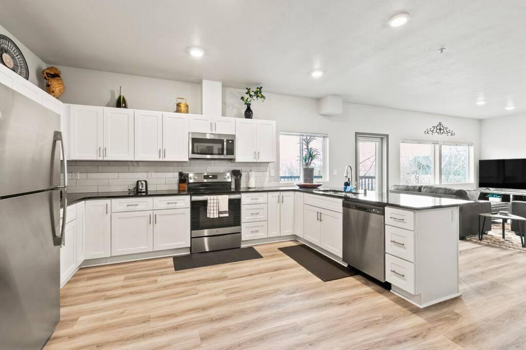 Apartment Spacious New 2 Bed 2 Bath By Downtown Spokane